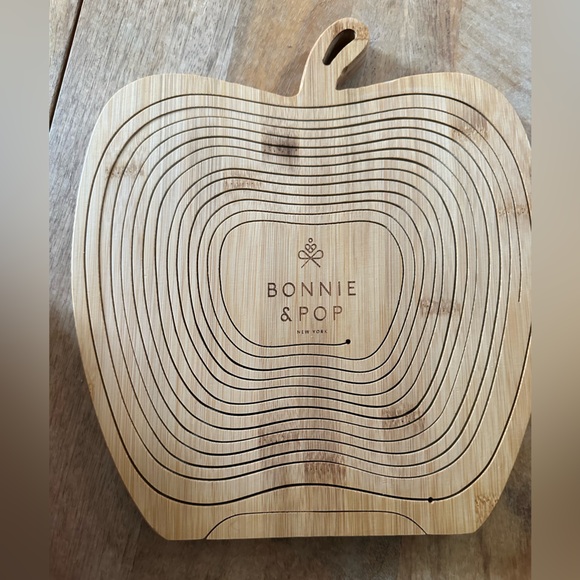 New in Box. Collapsible fruit bowl. No fruit included - Picture 8 of 14